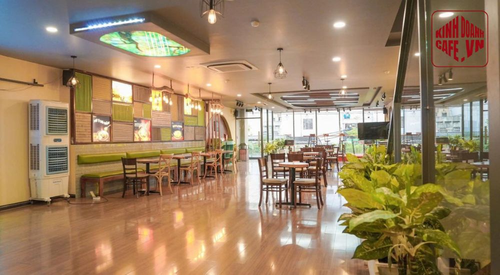 Mẫu thiết kế quán cafe đơn giản với không gian xanh