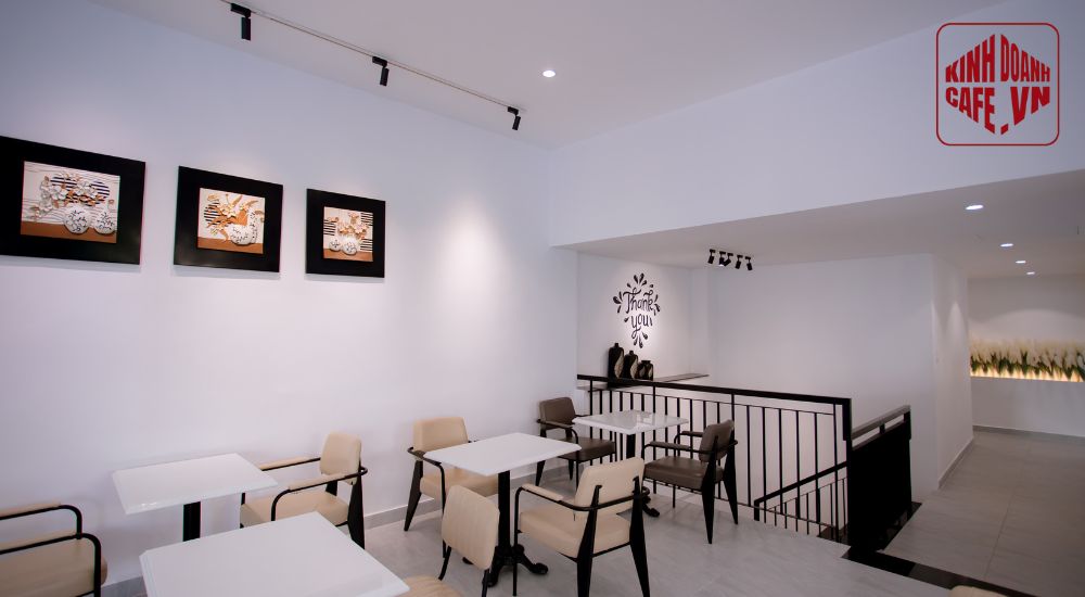 Mẫu thiết kế quán cafe với tone trắng thanh lịch