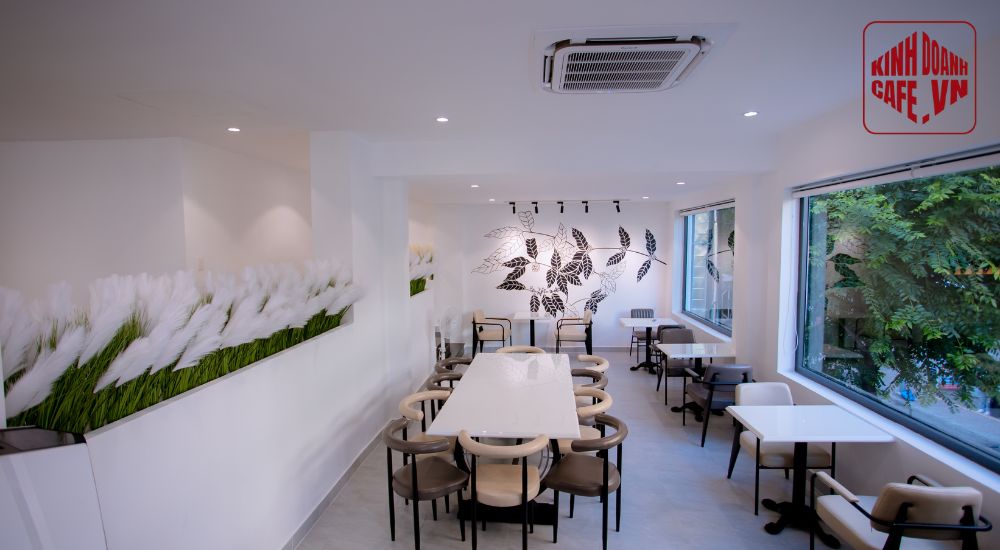 Thiết kế nội thất quán cafe tông màu trắng sang trọng