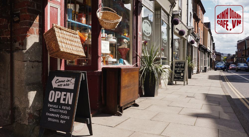 Chủ quán cần lựa chọn bảng hiệu cafe phù hợp để tăng doanh thu hiệu quả