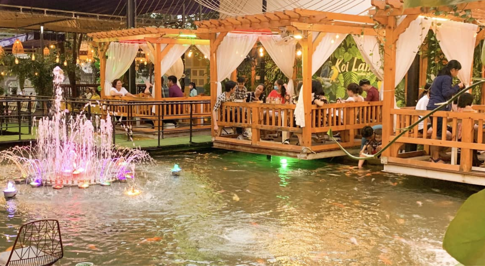 Decor độc đáo tại Koi Lands Coffee