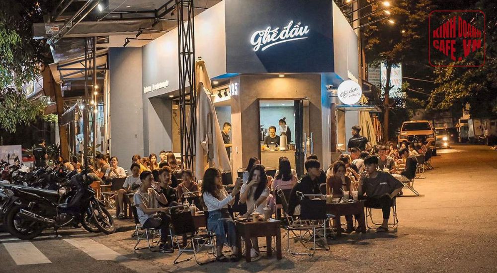 Cà phê Ghế Đẩu – Phong cách giản dị đúng chất vỉa hè