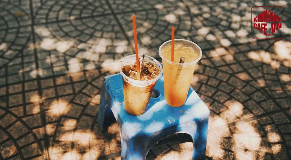 Cà phê trước cổng Đại học Kiến trúc – Không khí trẻ trung, náo nhiệt