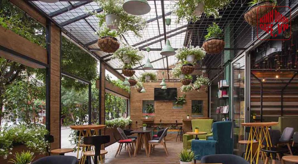 Phong cách gần gũi với thiên nhiên giúp mang lại không gian xanh mát và thu hút khách