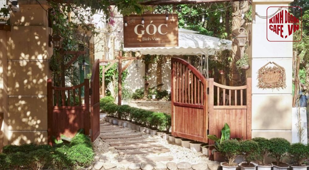 Mẫu thiết kế cổng quán cafe đẹp theo phong cách Vintage