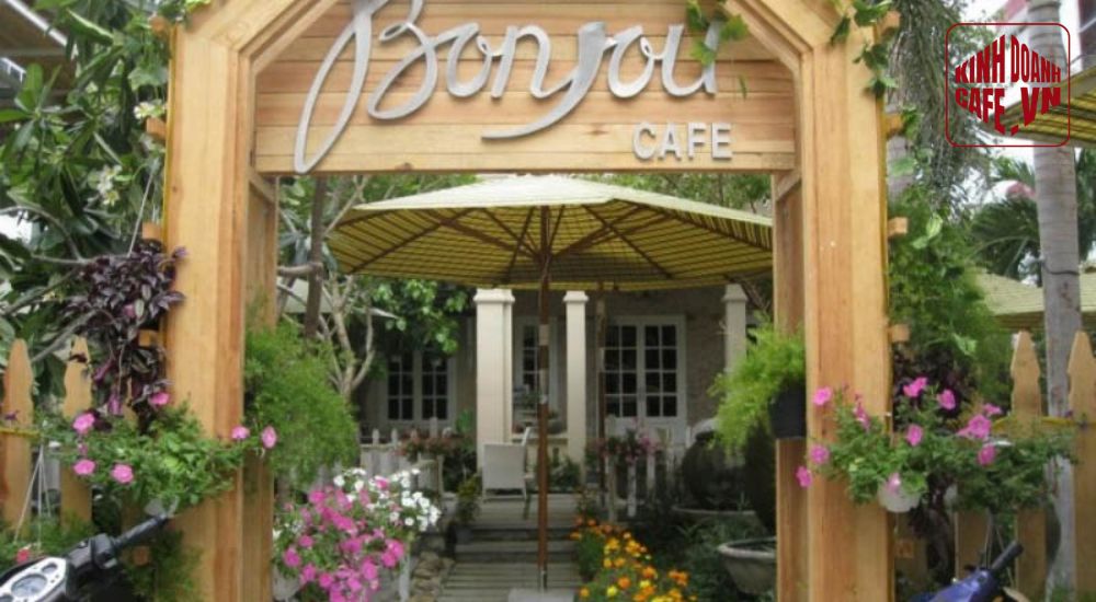 Mẫu thiết kế cổng quán cafe sân vườn đẹp, ấn tượng