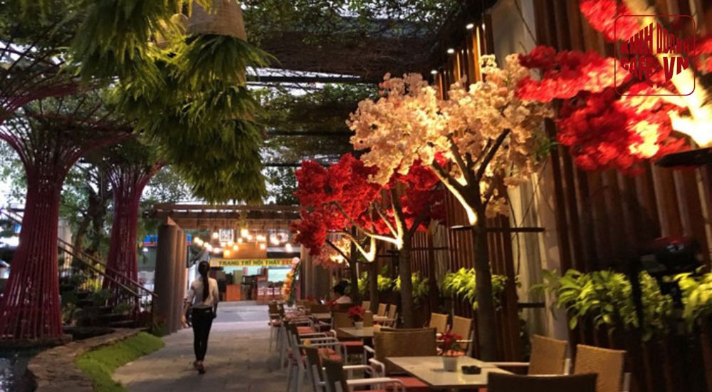 Ngôi Nhà Gỗ Cafe – Không gian ngoài trời đẹp với kiến trúc gỗ ấm cúng