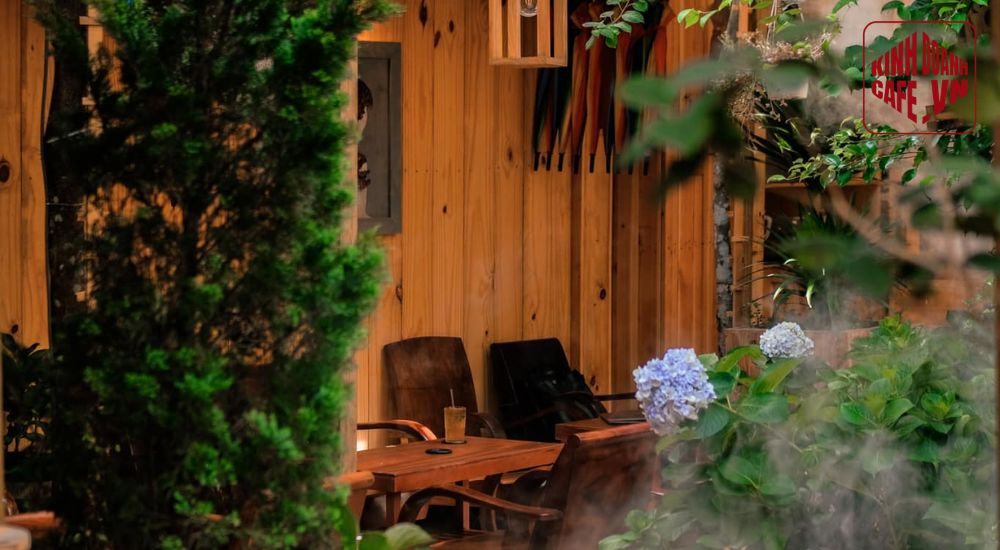 Tiệm Cafe Tháng Bảy – Không gian vintage kết hợp sân vườn dễ thương