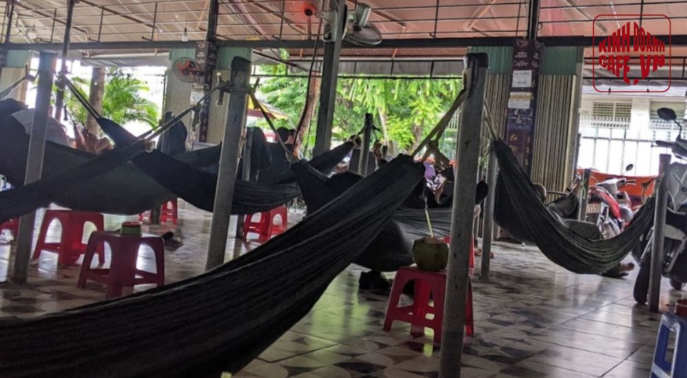 Không gian mộc mạc và thân thiện ở cafe võng cô Thắm