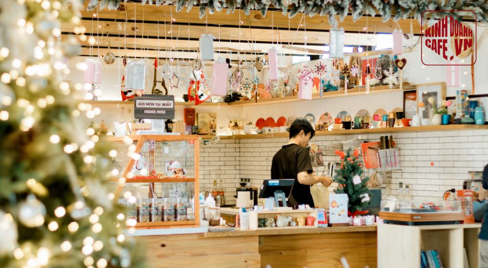 Chủ quán cần đầu tư vào thiết bị và nội thất để thu hút khách hàng hiệu quả 