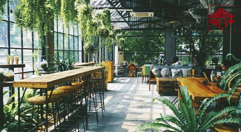 Cafe sân vườn trong nhà