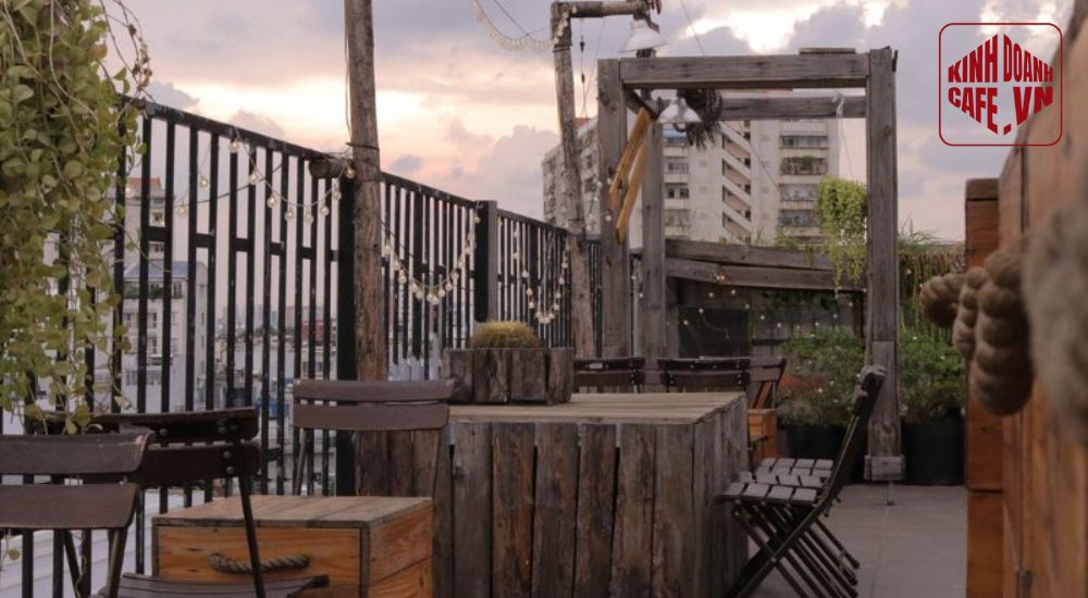 Không gian rộng rãi tại Khói Rooftop