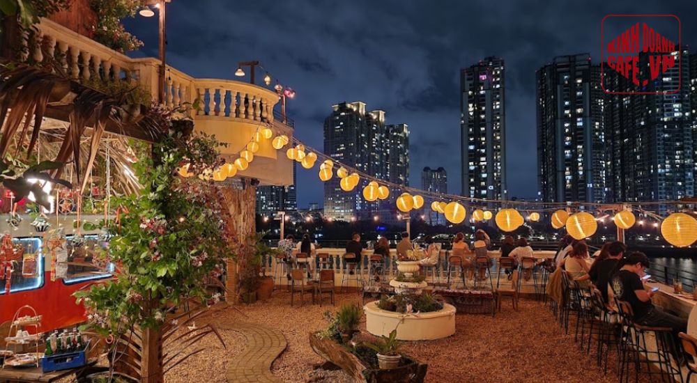 Không gian rộng rãi, yên tĩnh tại Chạng Vạng Rooftop