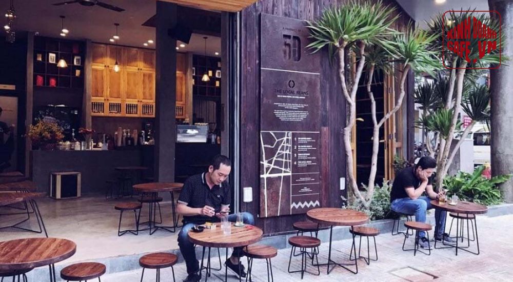 Mẫu quán cafe đơn giản kiểu cafe cóc với trang trí quán cà phê gần gũi