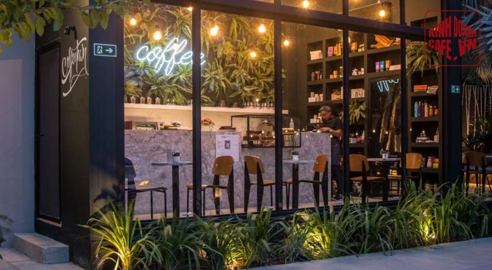 Phong cách sân vườn tạo không gian gần gũi và thư giãn cho quán cafe thép tiền chế