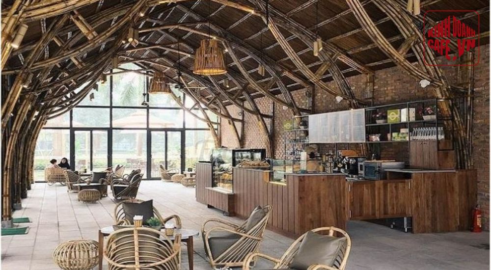 Trang trí trần quán cafe bằng tre trúc giúp không gian gần gũi thiên nhiên
