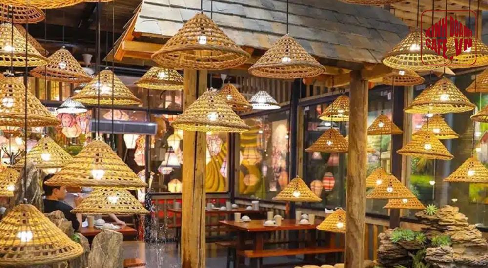 Đèn tre thủ công làm điểm nhấn ánh sáng, tăng cảm giác ấm áp và thân thiện